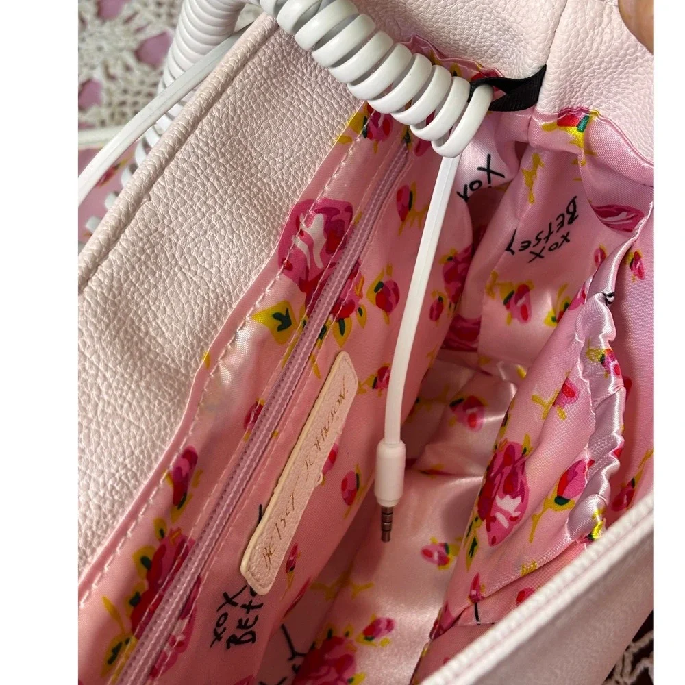 Betsey Johnson Call Me Phone Crossbody Bag Pink Daisy Bluetooth Handset Y2K - Picture 11 of 16
